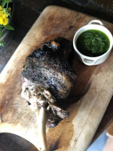 Roti d’agneau de 7h et sauce aild e l’ours