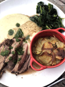 Roti d’agneau de 7h et sauce aild e l’ours