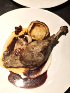 Confit de canard sauce groseilles